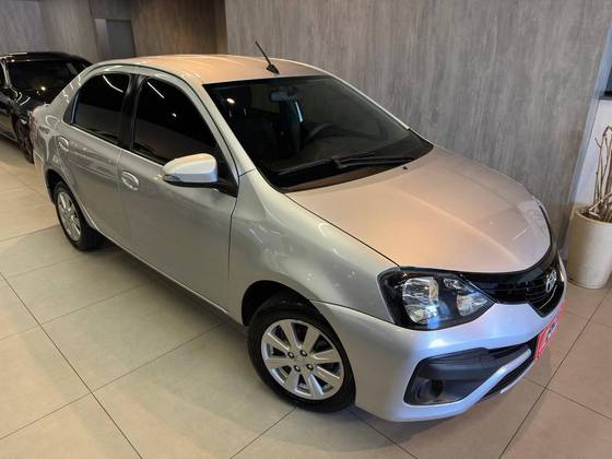 TOYOTA ETIOS 1.5 X PLUS SEDAN 16V FLEX 4P AUTOMÁTICO